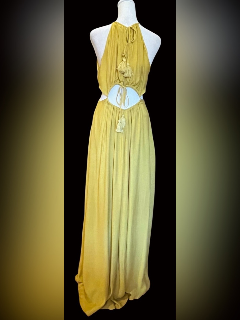 Halter dress w/ cutouts around waist. Front slit Stretchy waist. Subtle yellow M - Picture 7 of 12